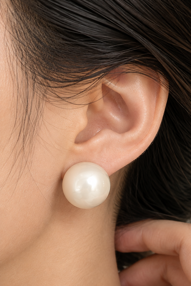 Opera Studs